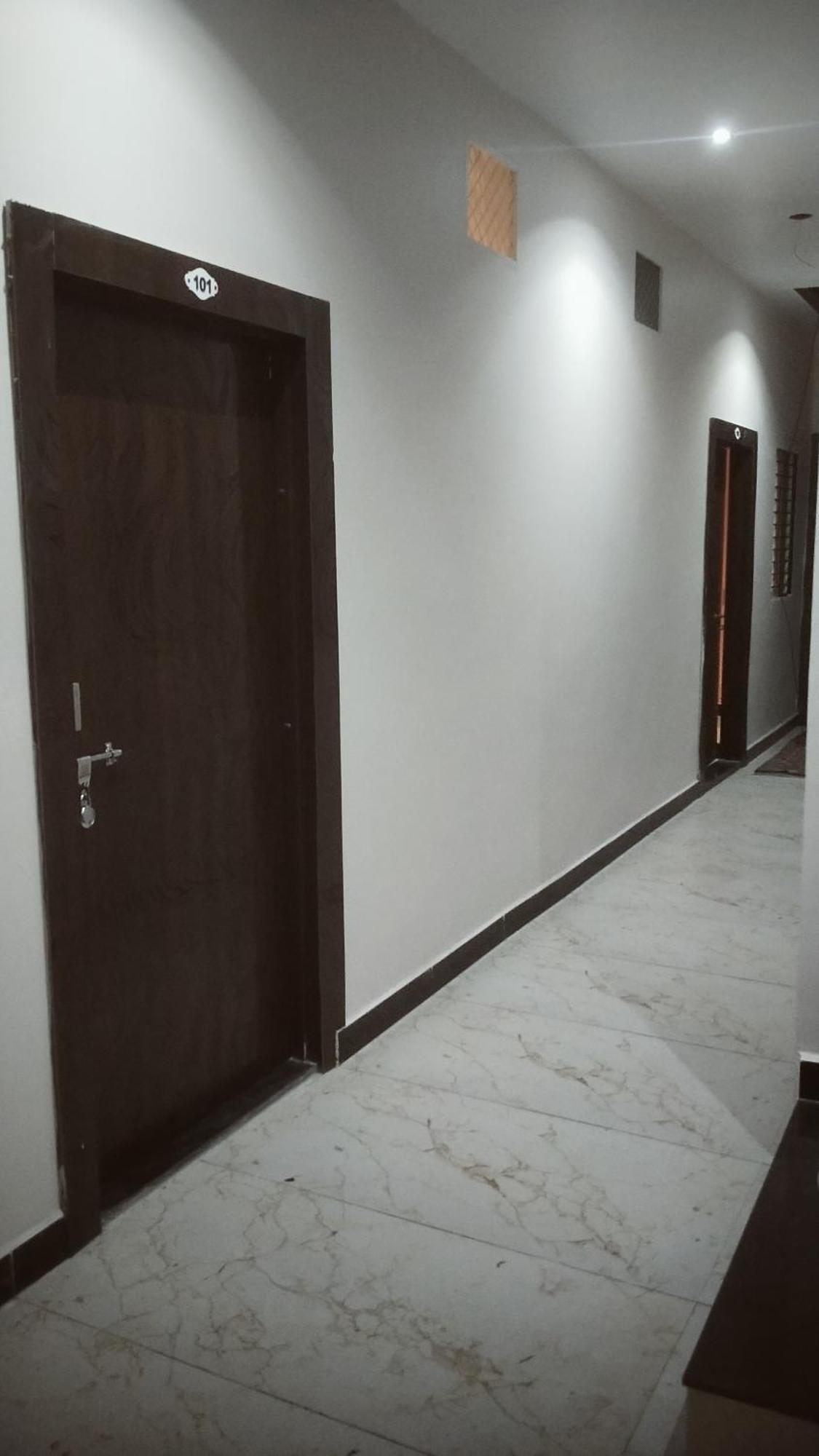 Shivlok Guest House Ujjain Extérieur photo